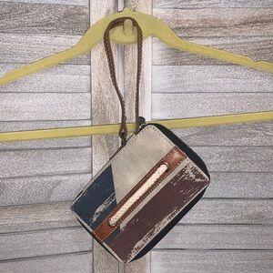 EUC Mona B  Zip around Wristlet